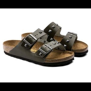 BIRKENSTOCK Arizona Natural Leather Studded Olive